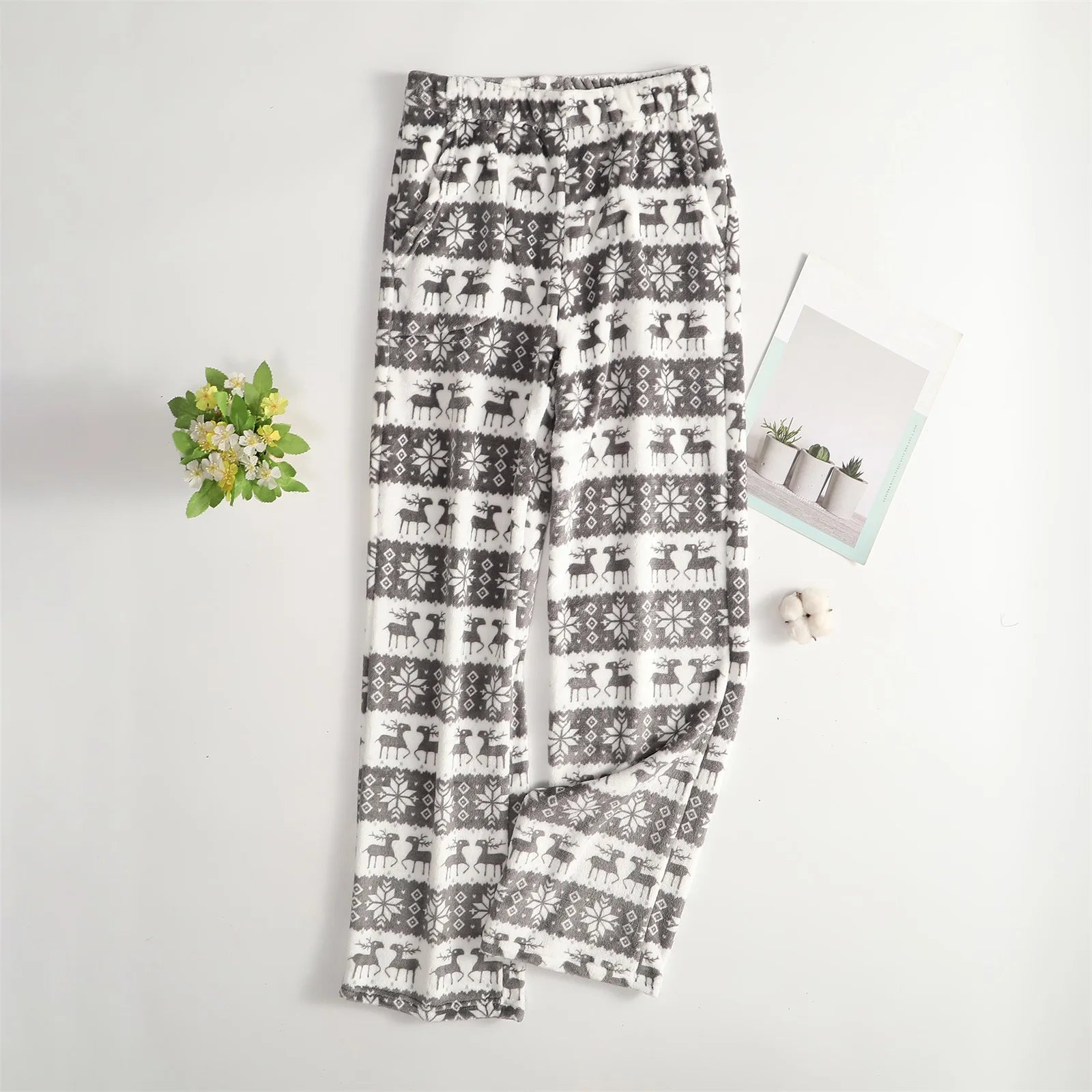 Women Christmas Printed Pajama Pants Winter Warm Soft Plush Sleep Pants Comfy Elastic Waist Home Clothes Bottoms with 2 Pockets