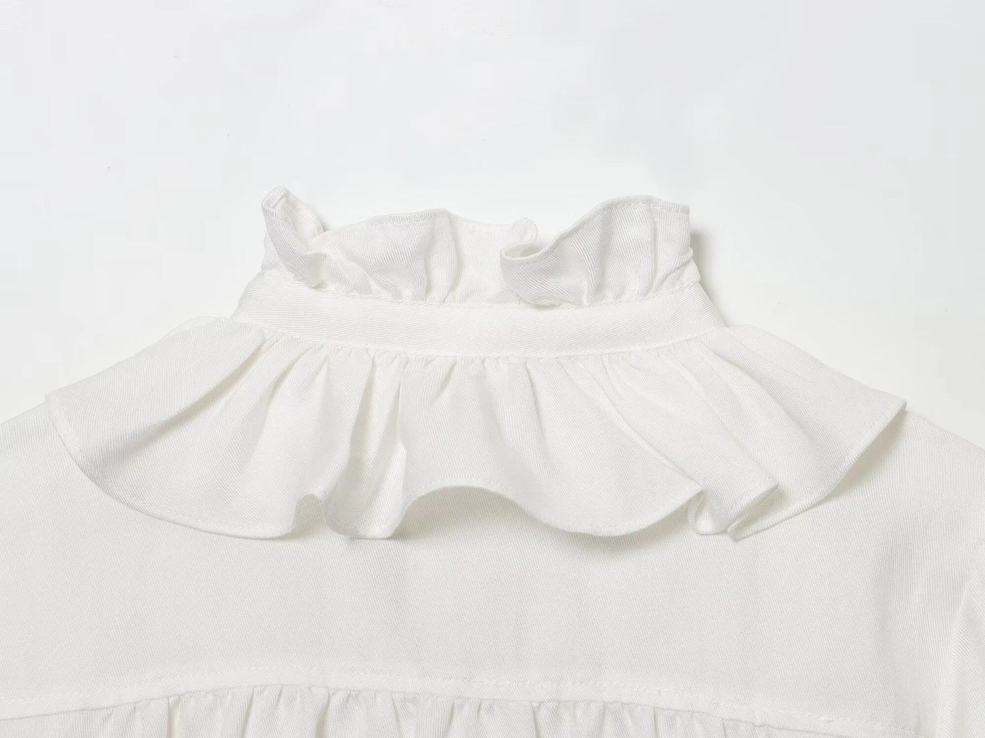 Winter new women's casual versatile temperament simple and fashionable long sleeved single breasted pleated collar top