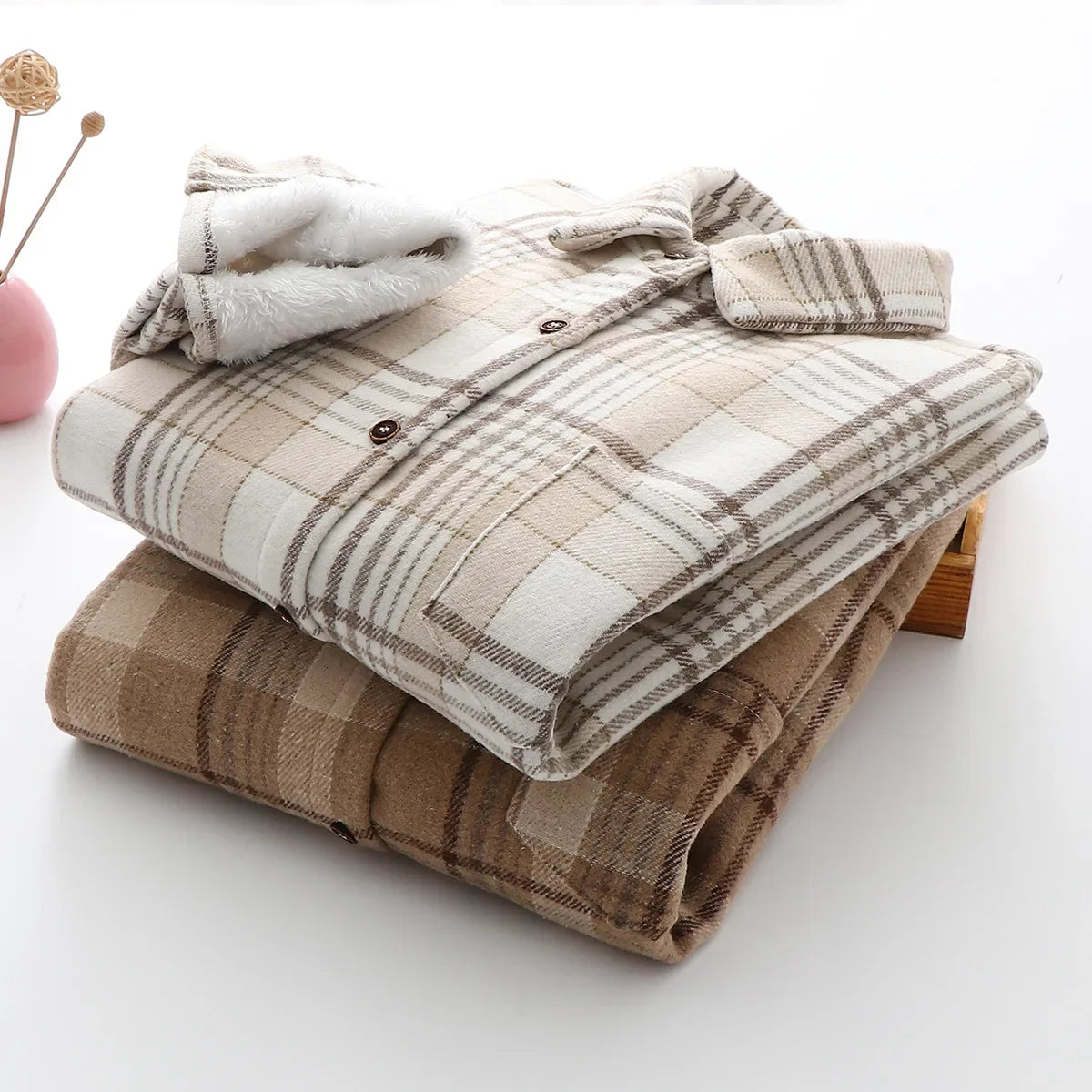 Fashion Thick Velvet Plaid Shirts Women Autumn Winter Keep Warm Blouses and Tops New Casual Slim Female Clothes Outwear REFW