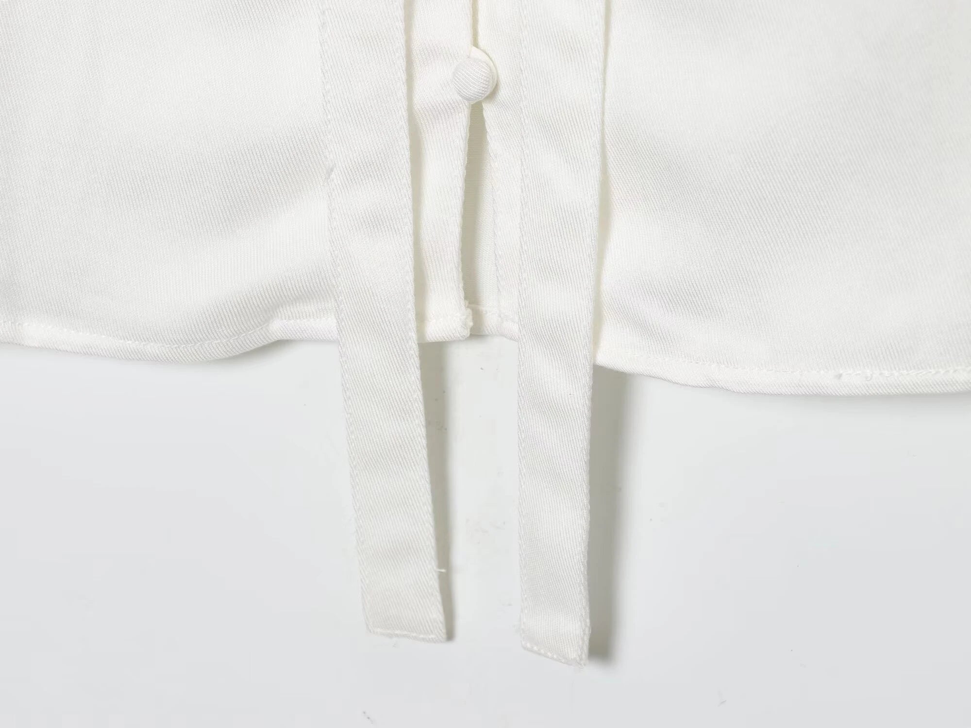 Winter new women's casual versatile temperament simple and fashionable long sleeved single breasted pleated collar top