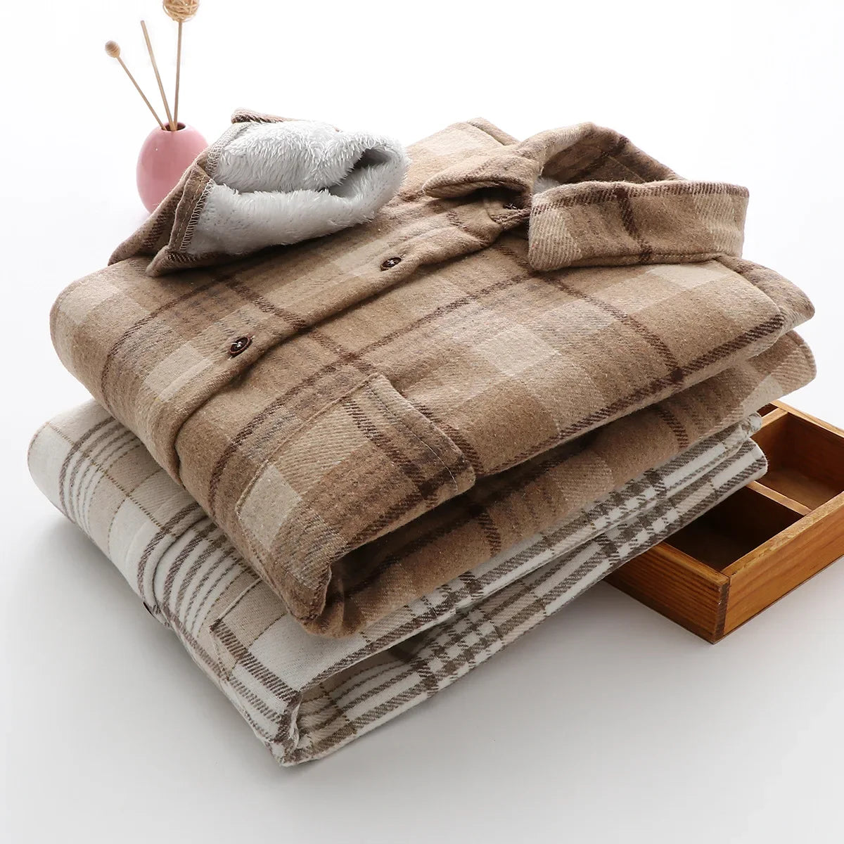 Fashion Thick Velvet Plaid Shirts Women Autumn Winter Keep Warm Blouses and Tops New Casual Slim Female Clothes Outwear REFW