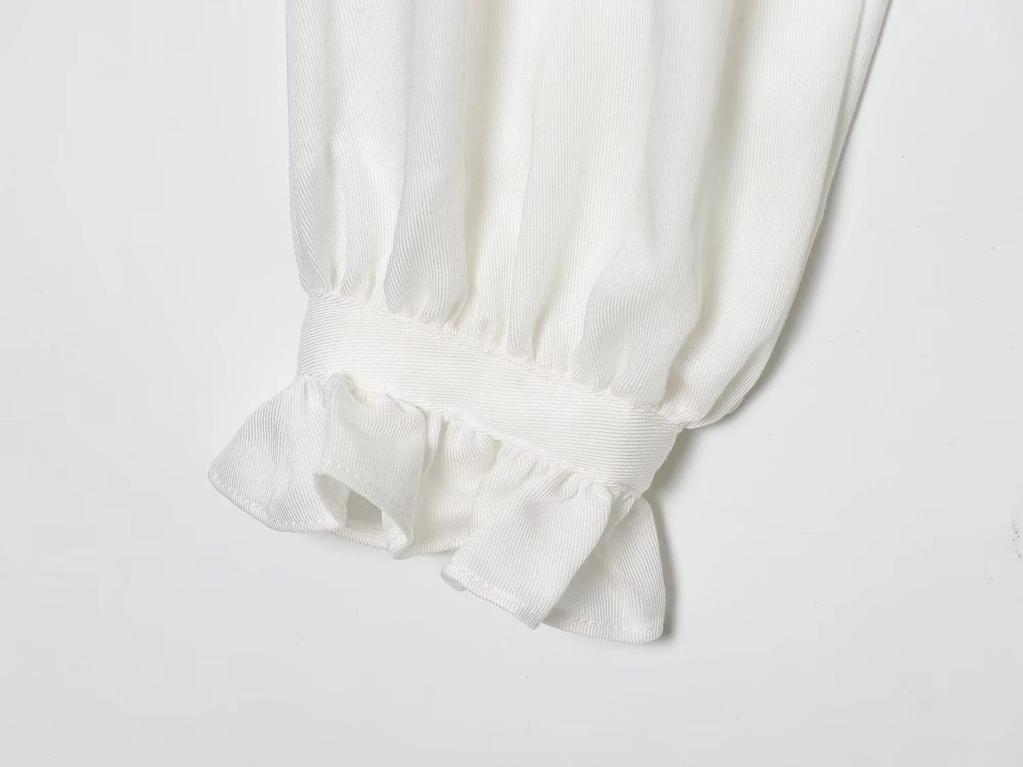 Winter new women's casual versatile temperament simple and fashionable long sleeved single breasted pleated collar top