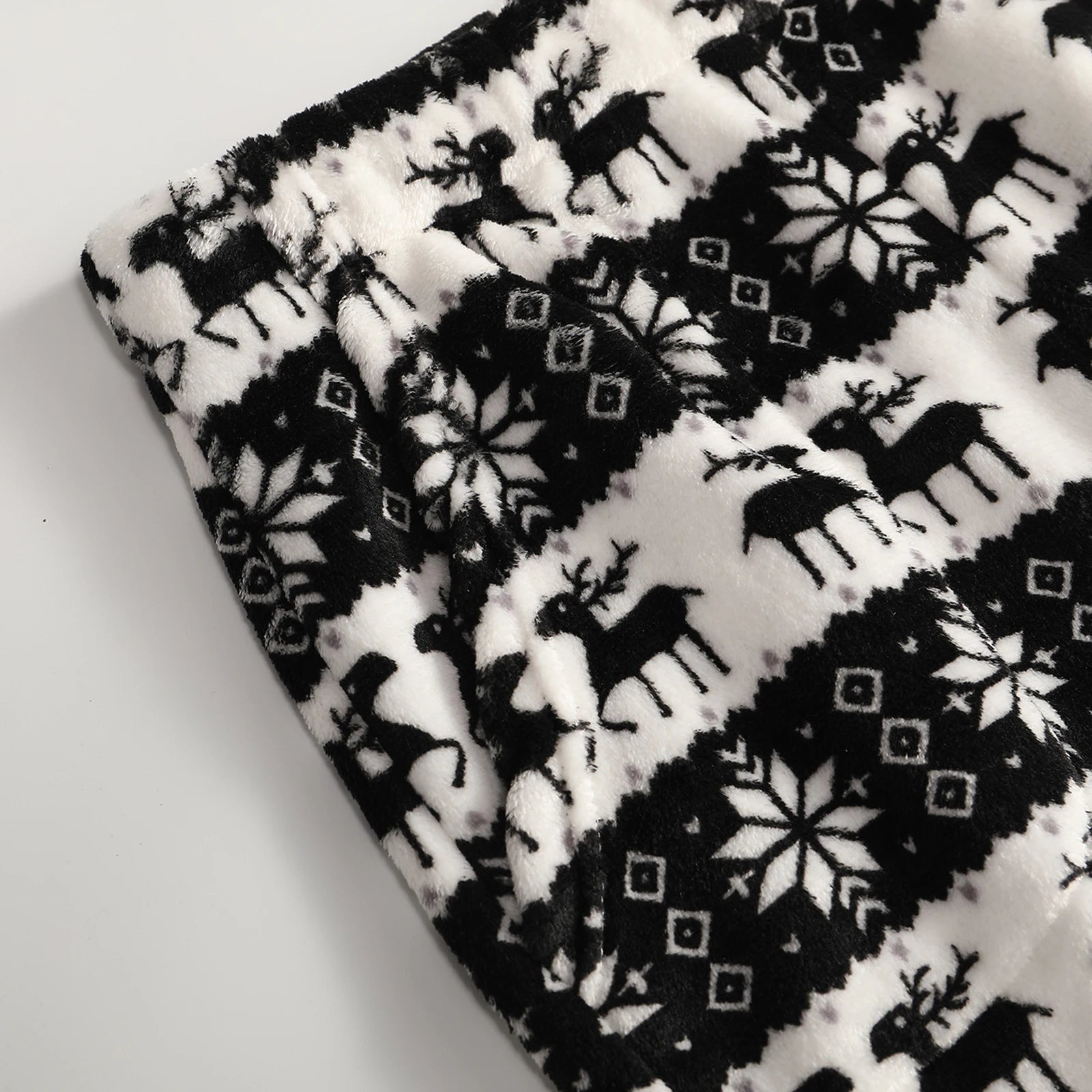 Women Christmas Printed Pajama Pants Winter Warm Soft Plush Sleep Pants Comfy Elastic Waist Home Clothes Bottoms with 2 Pockets