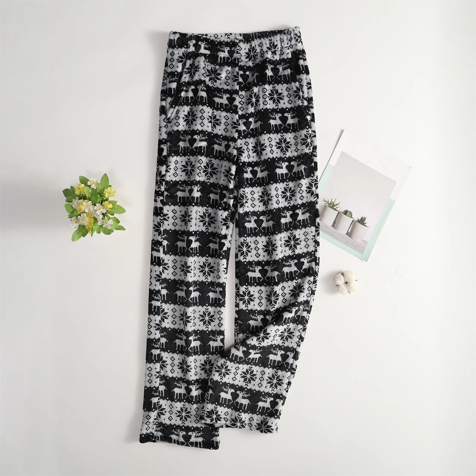 Women Christmas Printed Pajama Pants Winter Warm Soft Plush Sleep Pants Comfy Elastic Waist Home Clothes Bottoms with 2 Pockets